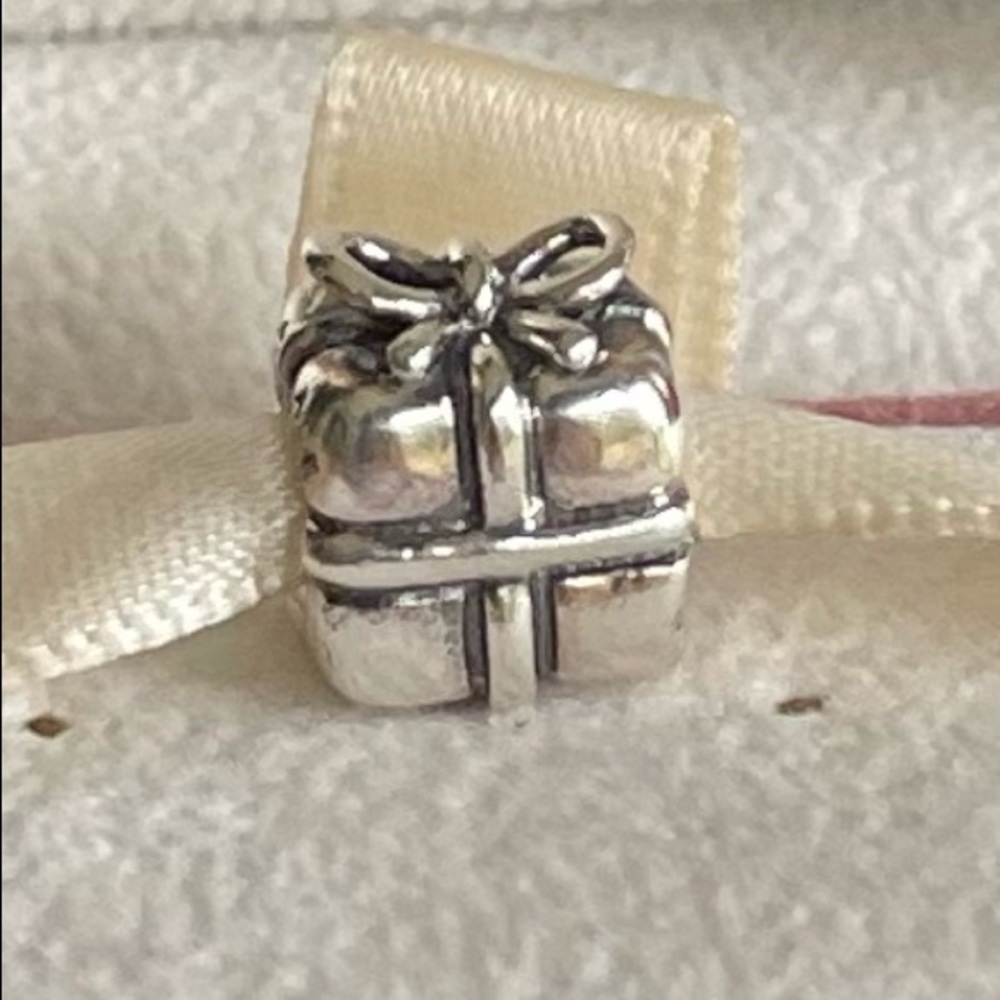 Authentic Pandora Sterling Silver 925 Gif Box Charm ❗️Retired❗️